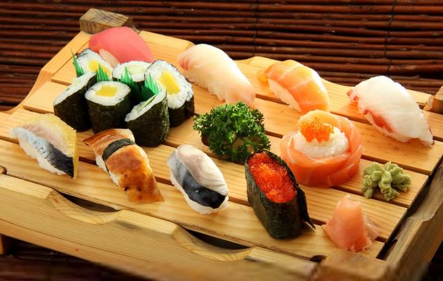 如何利用冷冻食材快速做寿司
