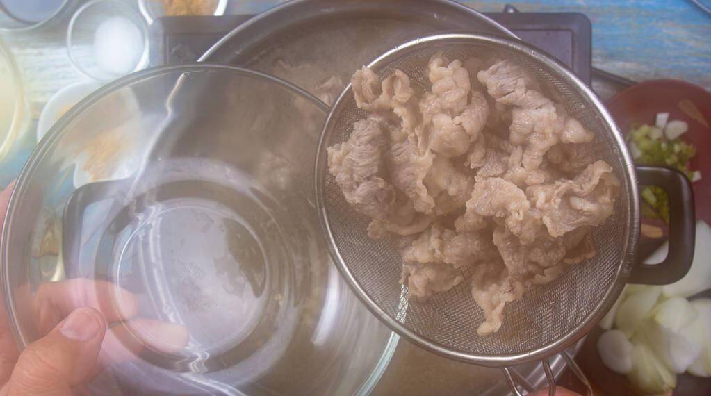炖牛肉的油脂去除方法